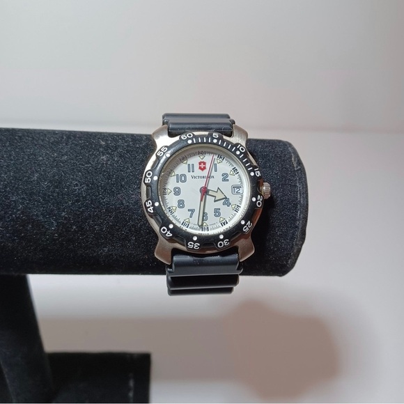 Vintage Swiss Army Victorinox Date Rotate Dial Ruber Band Watch New Batt L4 - Picture 2 of 7